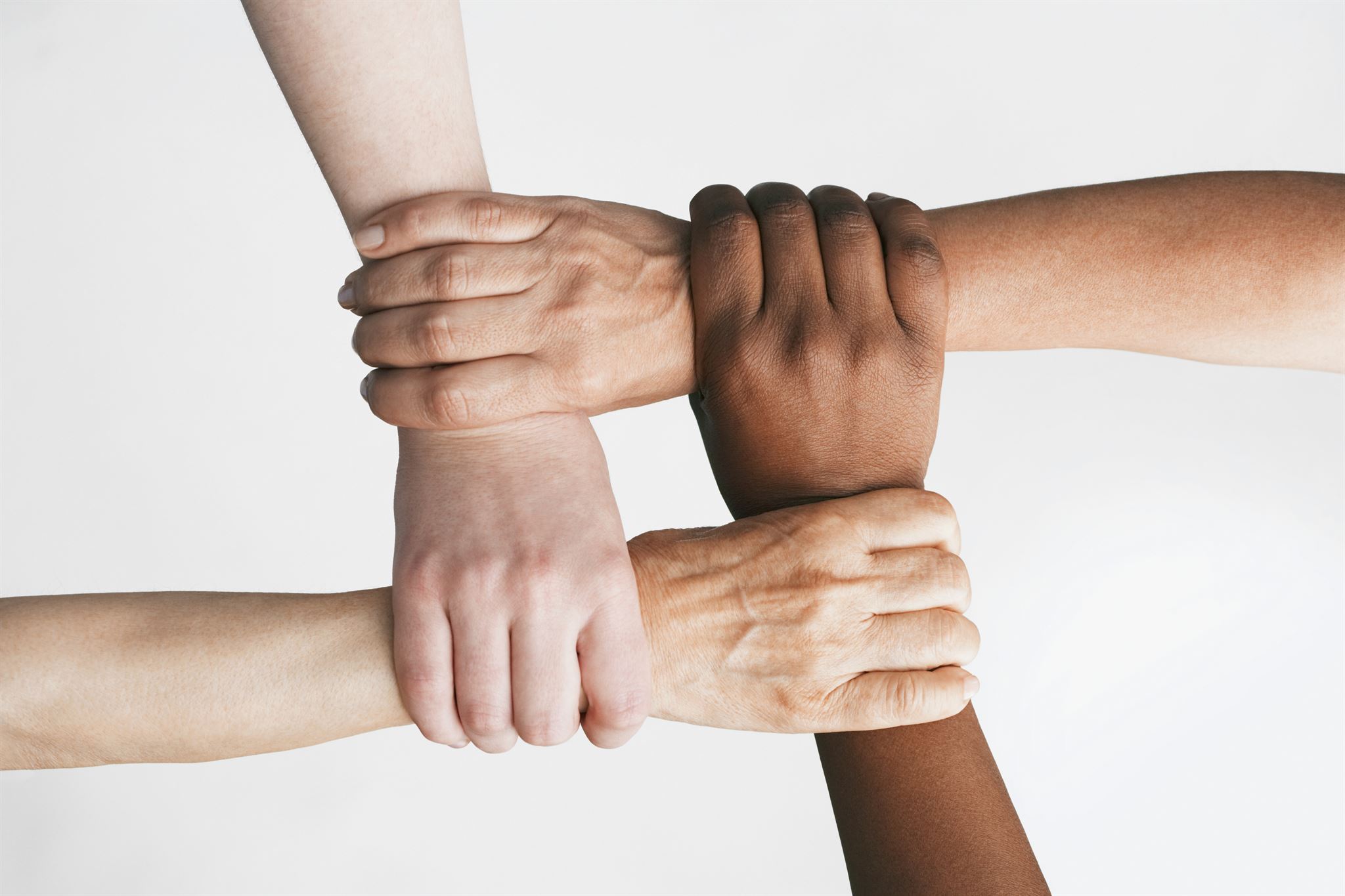 Hands-holding-each-other